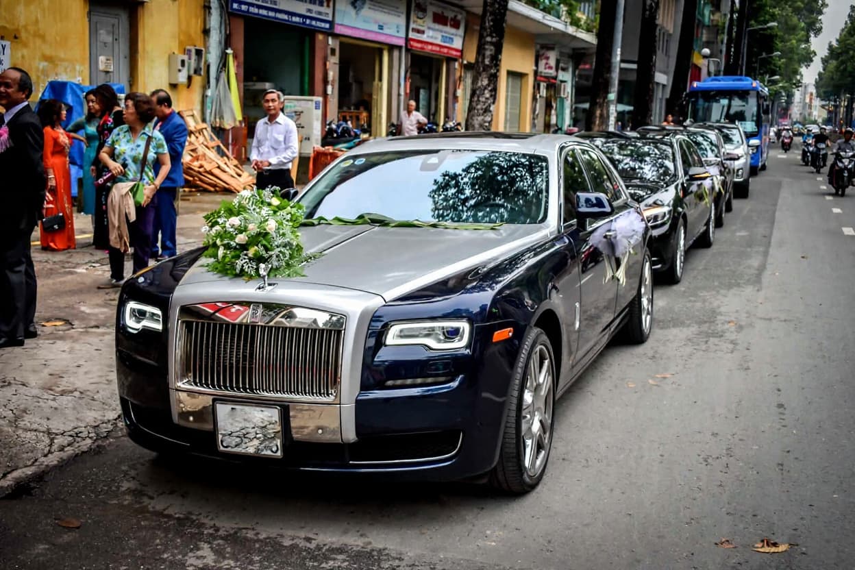 Thuê xe cưới siêu sang
