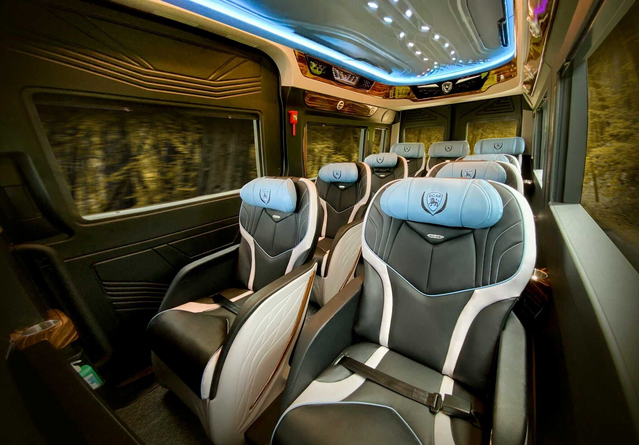 Bên trong xe Limousine 12 chỗ giá rẻ