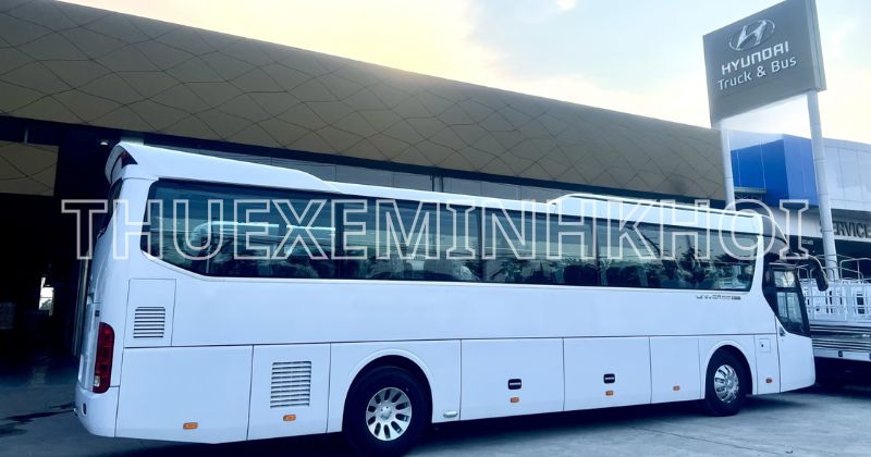 Xe Thaco Universe 45 chỗ